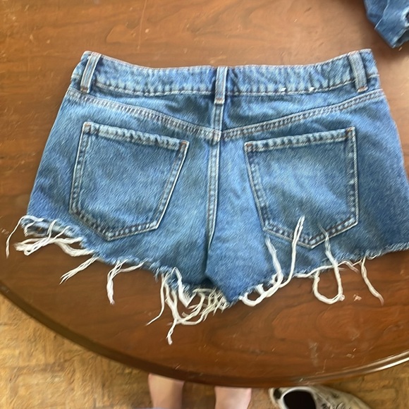 Cute low rise Garage denim jean shorts - Picture 2 of 2